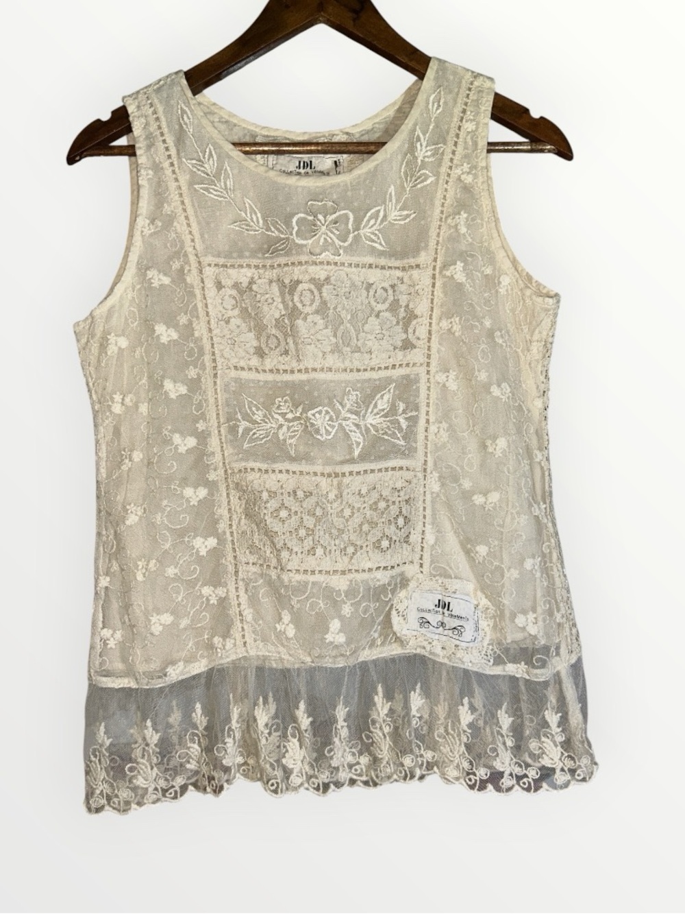 Jeanne d'Arc Living NWT "Past Time" cream sleeveless blouse SIZE MEDIUM